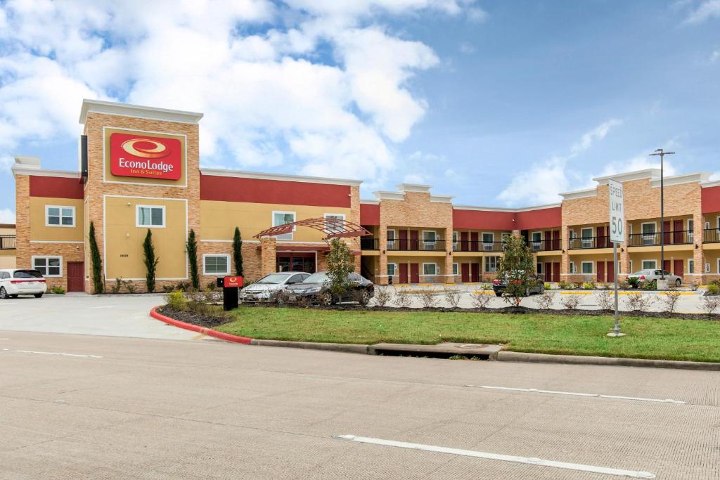 Econo Lodge Inn & Suites Houston Willowbrook Main image 1